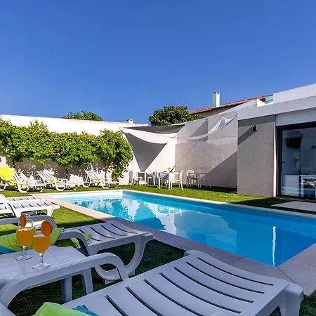 Couette-café Ilheu 25 House