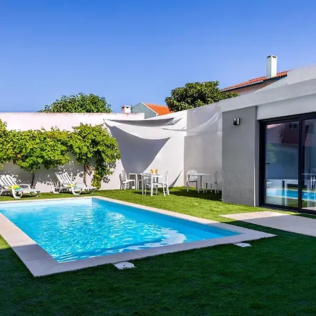 Ilheu 25 House 4* Peniche