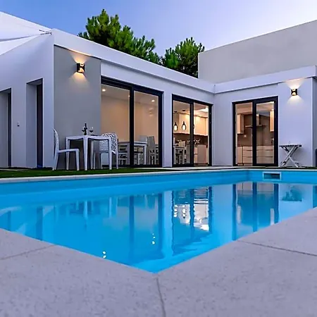 Ilheu 25 House Bed and Breakfast