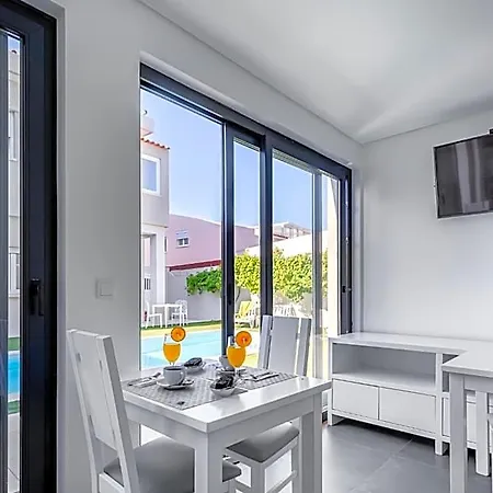 Ilheu 25 House Bed and Breakfast