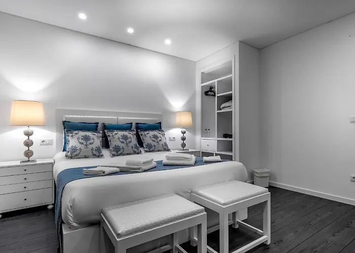 Ilheu 25 House 4* Peniche